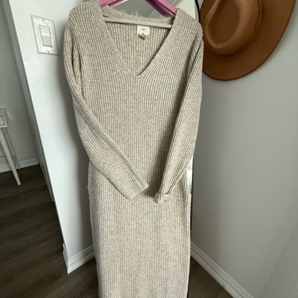 H&M Tan Ribbed Long Sleeve V-Neck Sweater Dress